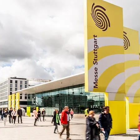 With Privat Parking Near Stuttgart Airport, Messe, Stuttgart Daire *